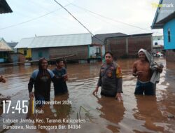 Banjir Melanda Desa Labuhan Jambu, Bhabinkamtibmas Lakukan Patroli Dan Himbau Warga