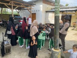 Intip Keseruan Anak TK Kenali Perlengkapan Shabara di Lombok Barat