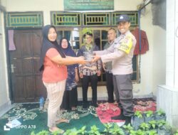 Sinergi Polri dan Masyarakat, KWT Cempaka Bersatu Terima Bantuan Bibit Cabai