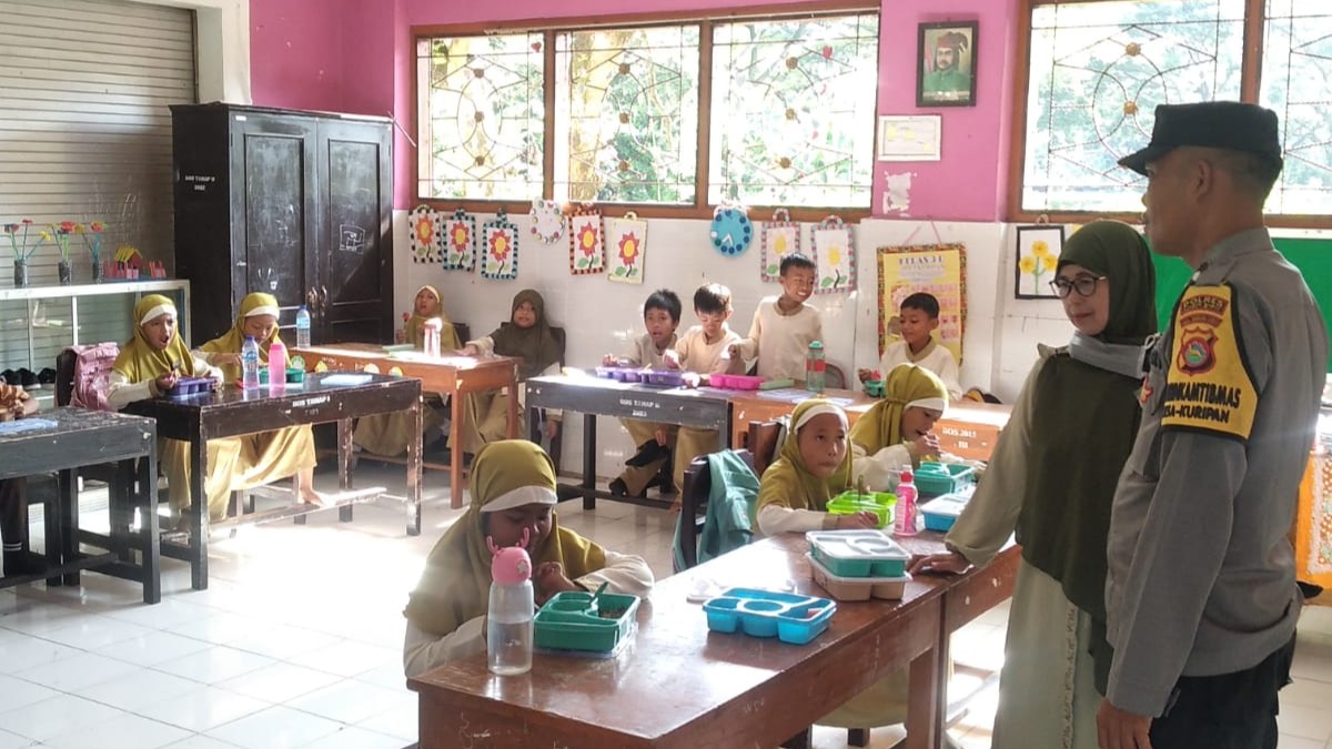 MBG di Kuripan, Ribuan Siswa Lombok Barat Terima Makanan Bergizi Gratis