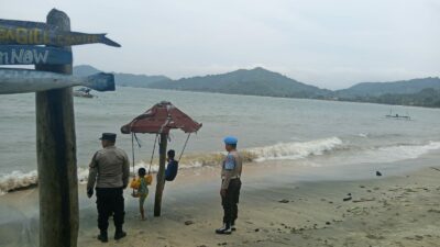 Patroli Polsek Sekotong Amankan Obyek Vital dan Wisata di Tengah Cuaca Ekstrem