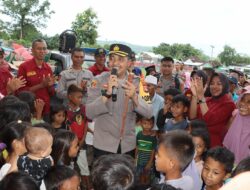 Polres Bima Kota Berikan Trauma Healing kepada Warga Terdampak Banjir di Desa Nanga Wera