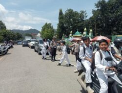 Polsek Rasanae Barat Laksanakan Giat Rawan Siang di Depan MTSN 1 Kota Bima