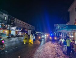 Jamaah Tenang Beribadah, Polsek Kediri Kawal Salat Tarawih Hingga Usai