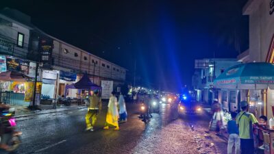 Jamaah Tenang Beribadah, Polsek Kediri Kawal Salat Tarawih Hingga Usai