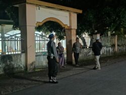 Kelancaran Tarawih di Kuripan: Polisi Atur Lalu Lintas dan Jaga Keamanan