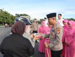 Bakti Polres Lombok Barat: Berbagi Ta’jil, Pererat Silaturahmi
