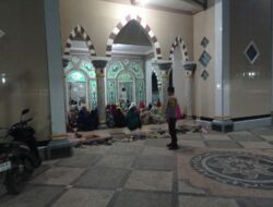 Ramadhan Aman! Polsek Labuapi Jaga Tarawih di Masjid Karang Bangket