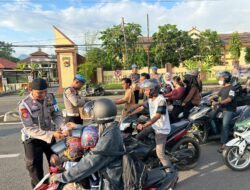 Polres Bima Kota Tebar Kebaikan di Ramadhan, Bagikan Takjil Gratis untuk Pengendara