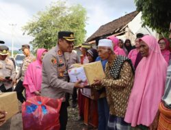Ramadhan Berbagi, Kapolres Bima Kota Bagikan Baksos dan Bakti Kesehatan kepada Lansia di Wera