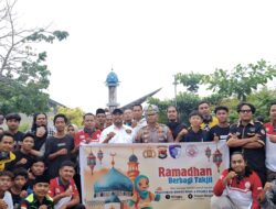 Satlantas Polres Bima Kota Bersama Paguyuban Bikers Bima Bagikan Takjil dan Edukasi Keselamatan Berlalu Lintas