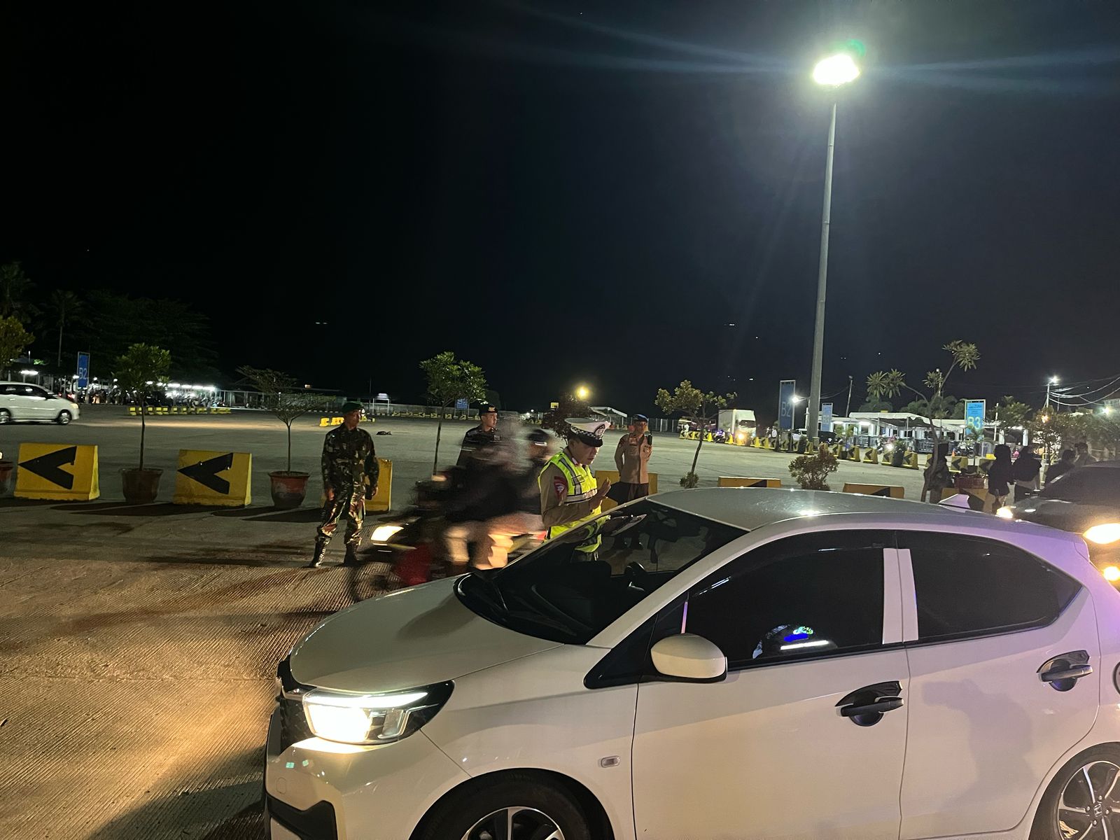 Keamanan Mudik Ditingkatkan, Polisi Awasi Kedatangan Kapal di Lembar