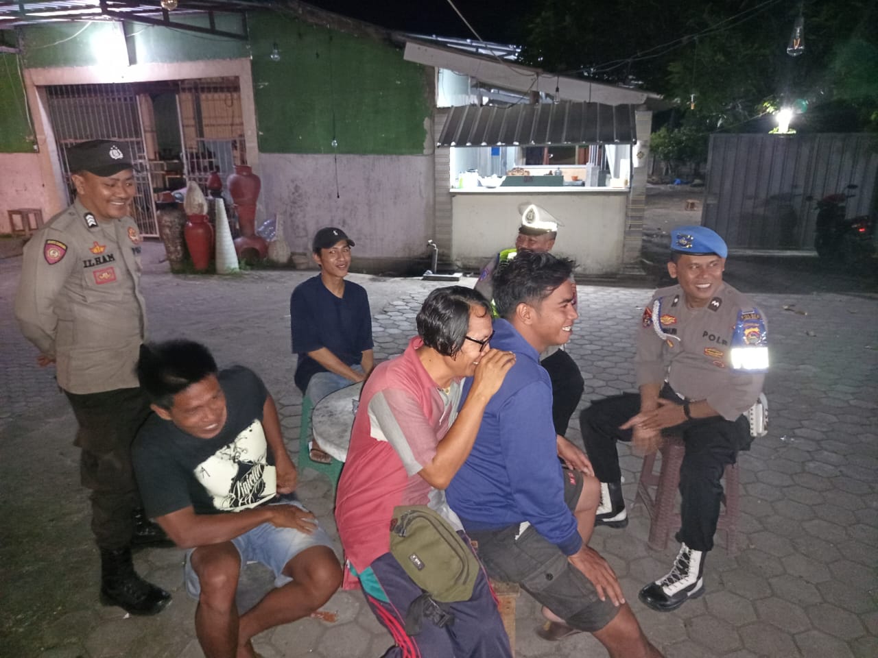 Wujudkan Lingkungan Aman, Polsek Kediri Intensifkan Patroli Malam di Desa Lelede