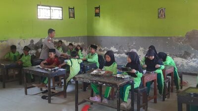 Polsek Lembar Pastikan Program Makan Bergizi Gratis Berjalan Aman dan Lancar