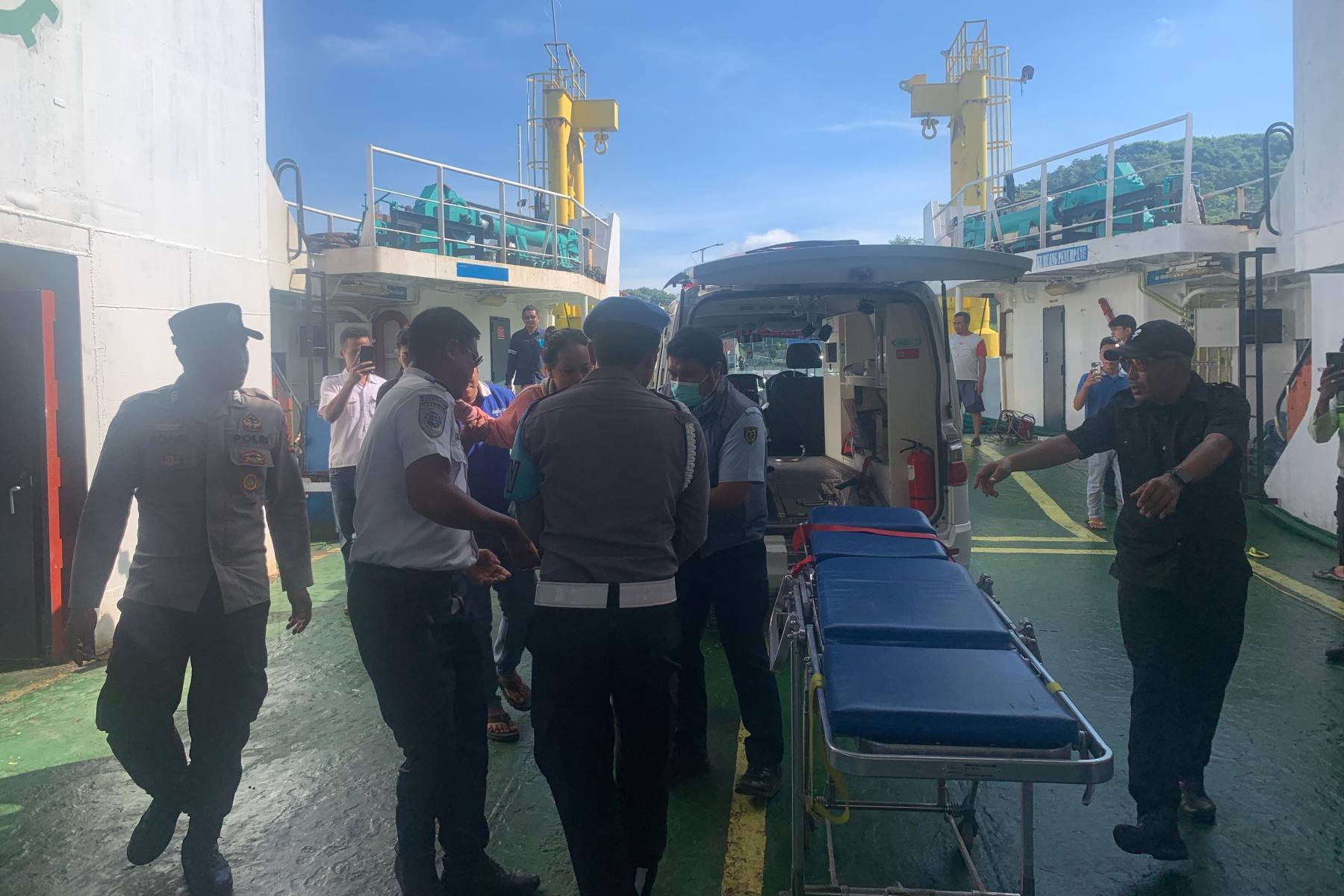 Kolaborasi Polsek dan BKK Lembar Selamatkan Ibu Melahirkan di Kapal