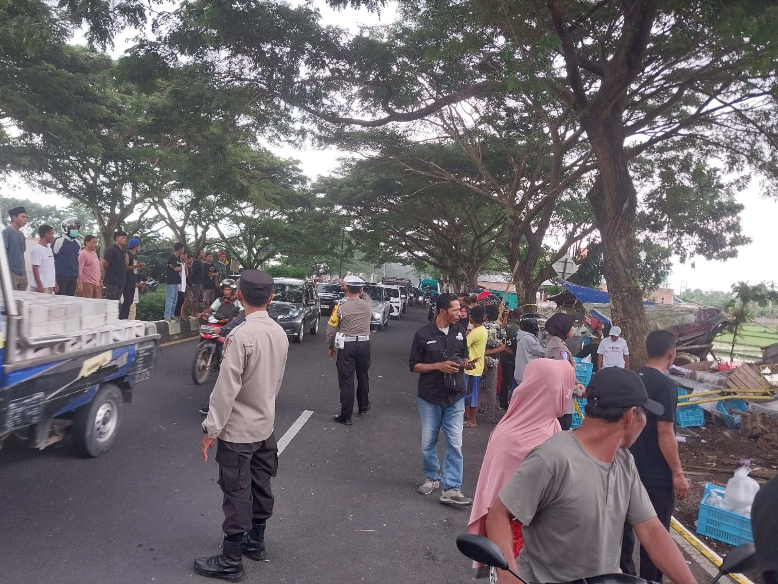Kecelakaan Truk di Lombok Barat: Satu Korban Jiwa, Polisi Bertindak Cepat