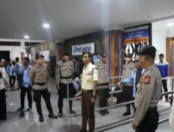 Personel Gabungan Polres Bima Kota Laksanakan Pengamanan Arus Balik KM Tilongkabila Tujuan Makassar