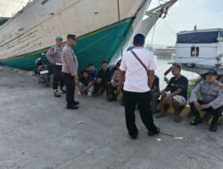 Polsek Kawasan Pelabuhan Laut Bima Gelar Jumat Curhat Bersama Buruh dan Penumpang