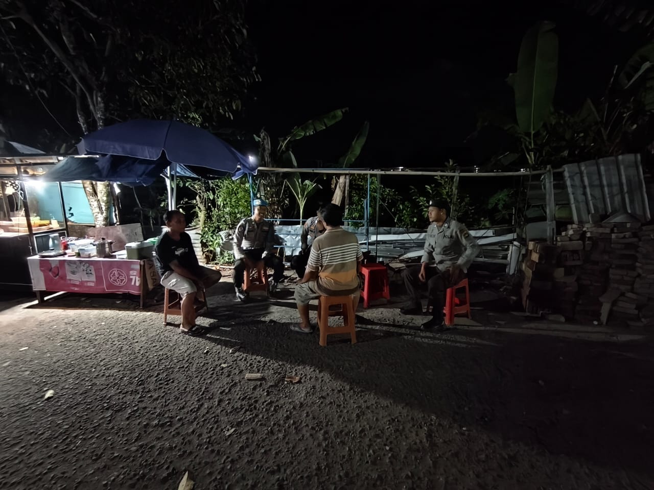 Kamtibmas Kondusif: Peran Aktif Polsek Kediri di Lapangan