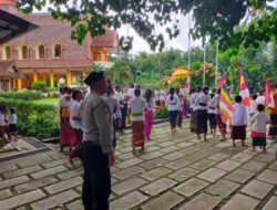 Pengambilan Air Suci Waisak di Kemalik Tendaun Berjalan Aman