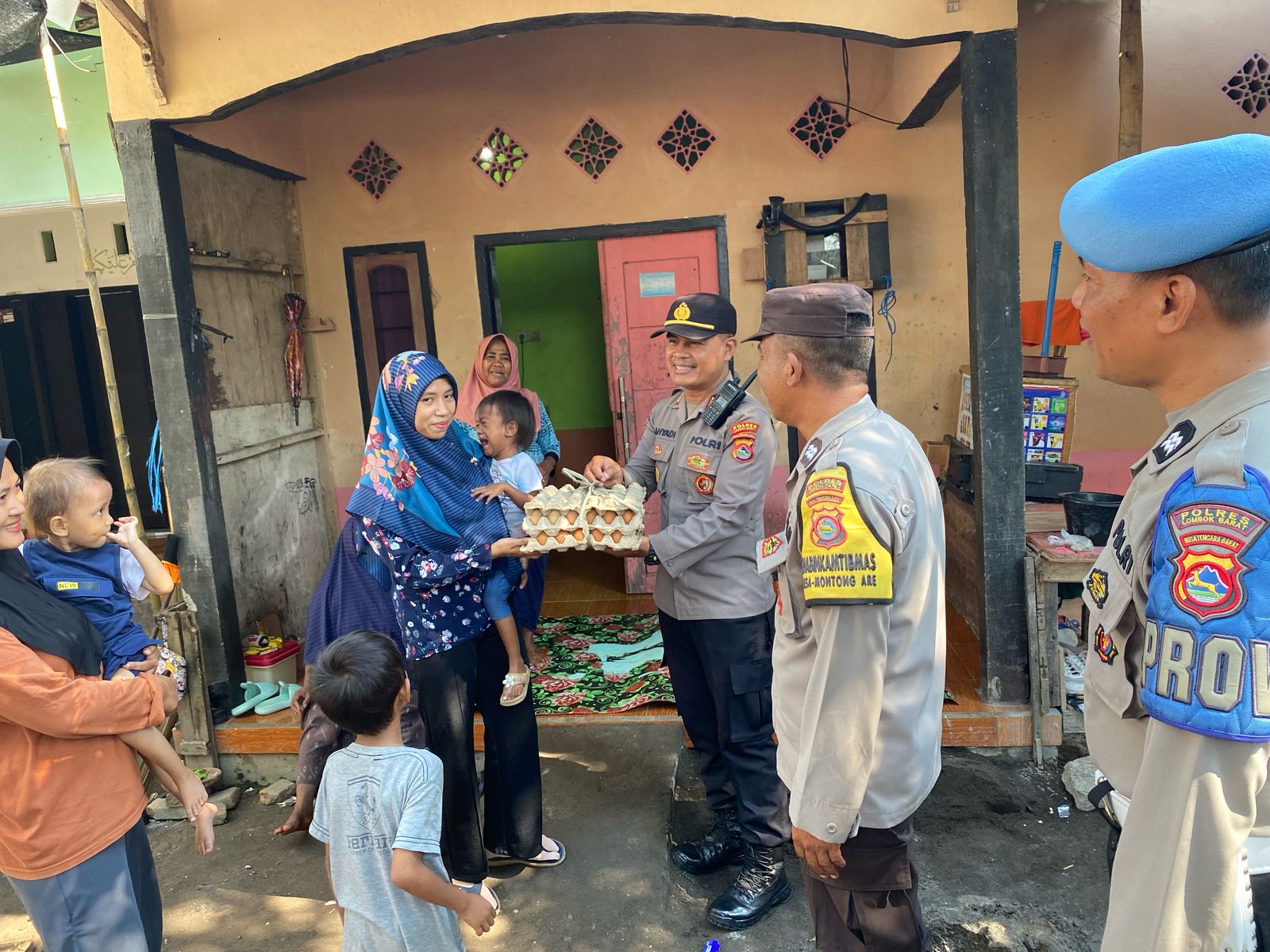 Aksi Polsek Kediri: Telur untuk Generasi Sehat Bebas Stunting