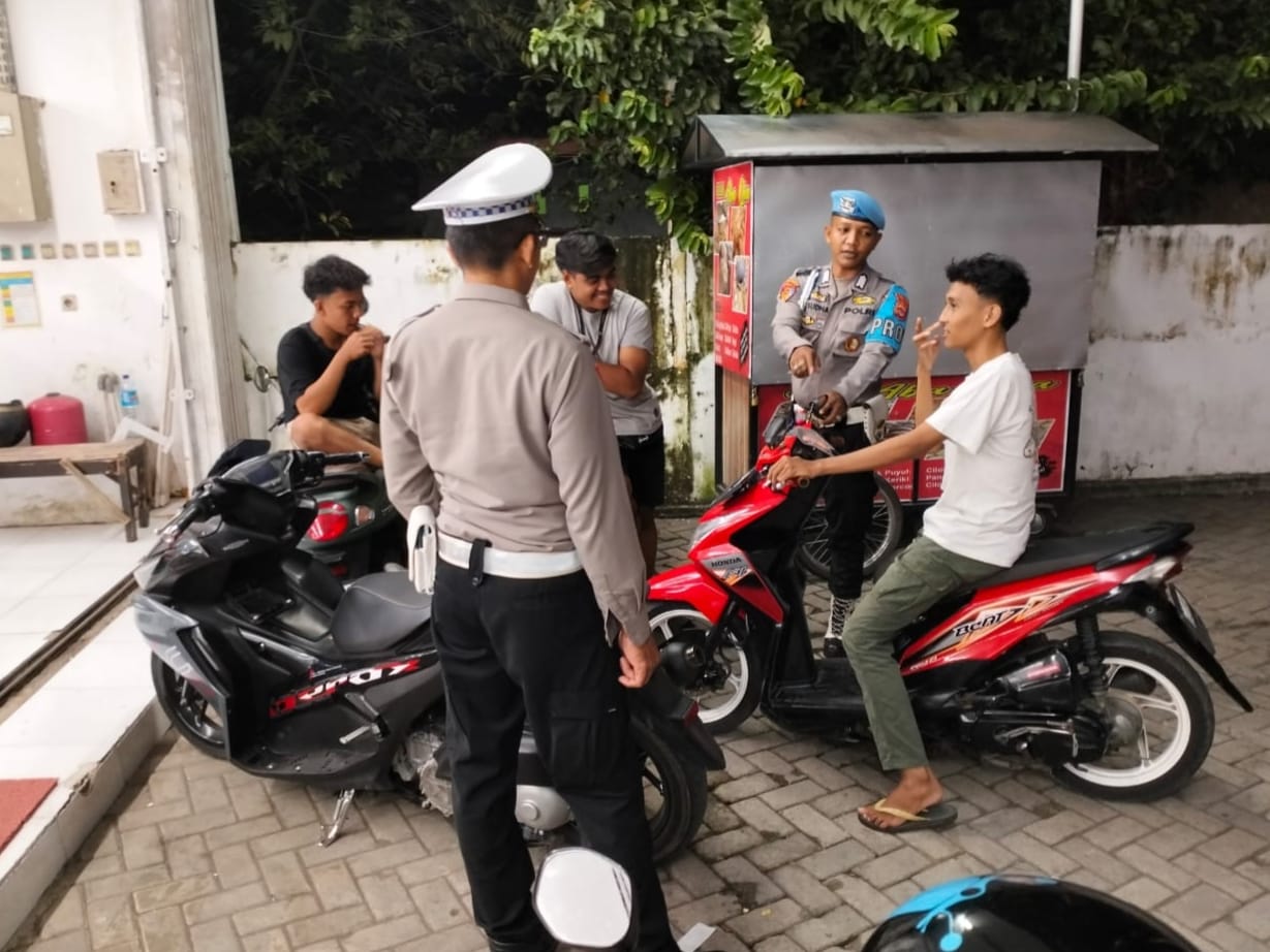 Sinergi Polri dan Warga, Polsek Kediri Gelar Patroli Dialogis