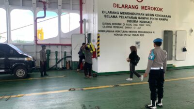 Polisi Aktif di Pelabuhan Lembar: Pastikan Rasa Aman dan Tertib