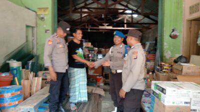 Patroli Humanis: Polsek Kuripan Bangun Sinergi dengan Warga