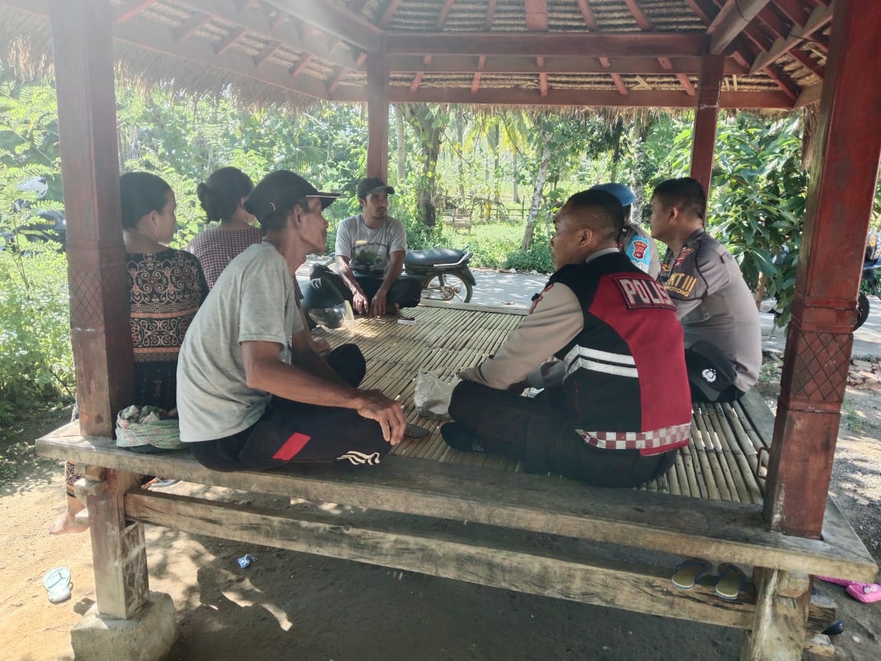 Polisi Gandeng Warga Sekotong Wujudkan Lingkungan Aman