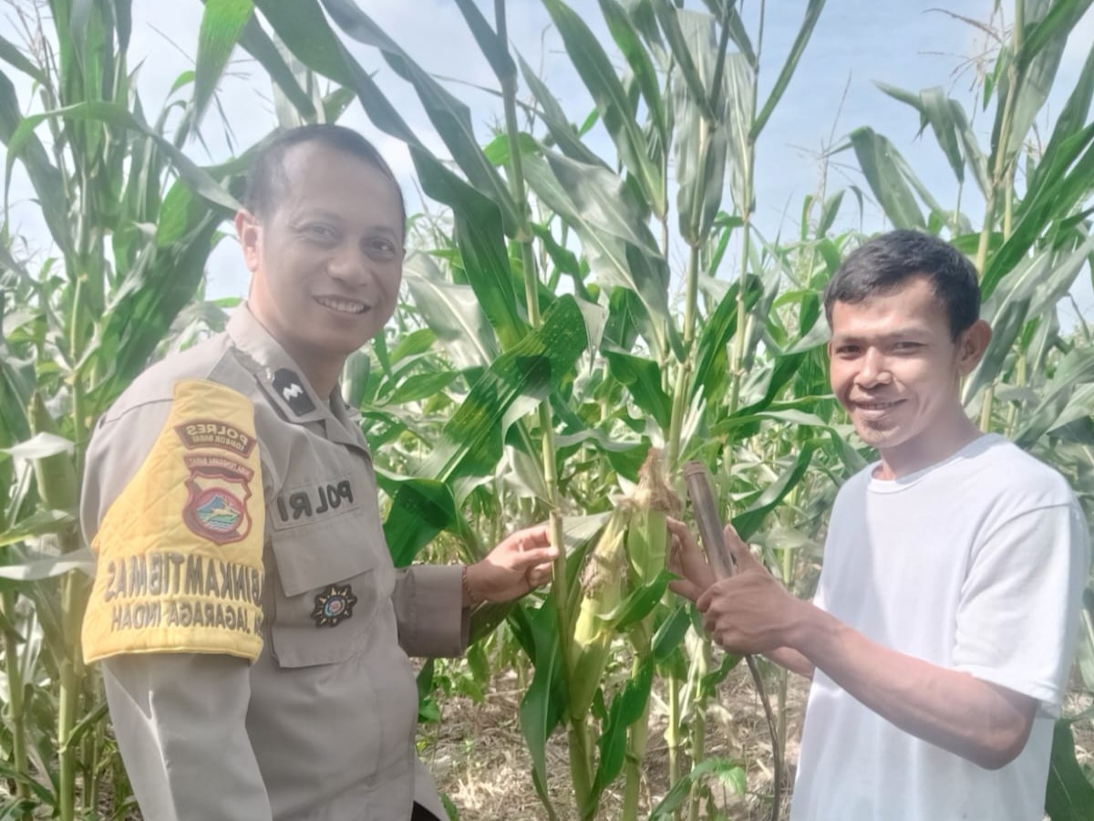 Pendampingan Petani oleh Bhabinkamtibmas di Desa Jagaraga Indah