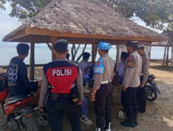 Polisi Hadir di Pantai Kemos, Wisata Aman Terjaga