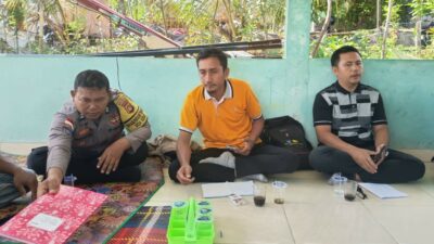 Bhabinkamtibmas Kedaro Kawal Penyaluran Bibit untuk Kemandirian Pangan Sekotong