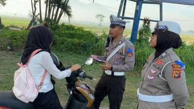 Operasi Patuh Rinjani 2025, Polres Lombok Barat Tindak Pelanggar Lalu Lintas di Bundaran Penas
