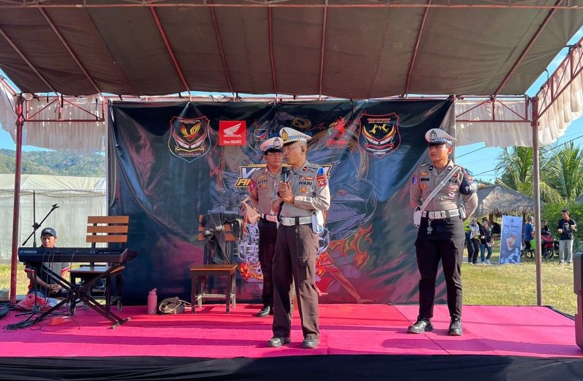 Satlantas Lombok Barat dan VOCLOM Gelar Edukasi Safety Riding di Gerung