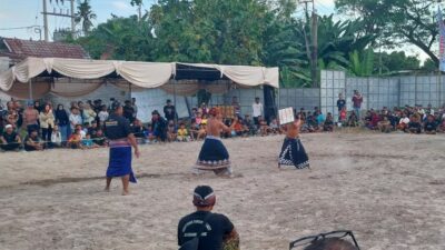 Paguyuban Peresean NTB Unjuk Gigi di Dusun Jerneng, Lombok Barat