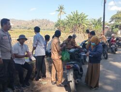 Bhabinkamtibmas Polres Bima Kota Dampingi Tim Vaksinasi Anjing Rabies di Kelurahan Kendo