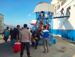 Polsek Kawasan Pelabuhan Laut Bima Laksanakan Pengamanan Kapal KM. BINAIYA di Pelabuhan Bima