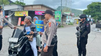 Edukasi Keselamatan , Sat Lantas Polres Lombok utara di Simpang 4 Pemenang.