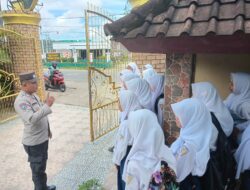 Bhabinkamtibmas Desa Seteluk Tengah Beri Edukasi Bahaya Bullying di SMPN 1 Seteluk