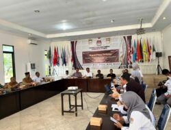 KPU DOMPU GELAR RAPAT PLENO TERBUKA PEMUTAKHIRAN DATA PEMILIH BERKELANJUTAN TRIWULAN IV TAHUN 2025