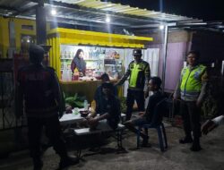 Patroli Dialogis Polsek Seteluk Jaga Stabilitas Kamtibmas di Desa Seteluk Tengah