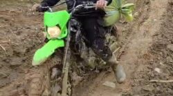 Terobos Medan Ekstrem, Warga Kampung Serule Apresiasi Personel Polres Aceh Tengah Jadi yang Pertama Salurkan Logistik