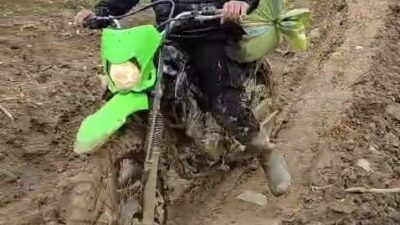 Terobos Medan Ekstrem, Warga Kampung Serule Apresiasi Personel Polres Aceh Tengah Jadi yang Pertama Salurkan Logistik