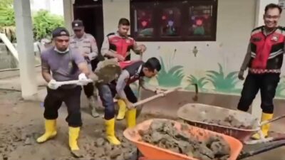 Polres Pidie Jaya Bersama Warga Gotong Royong Percepat Pemulihan Pascabanjir