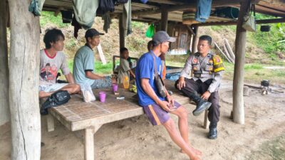 Bhabinkamtibmas Desa Kalimantong Sosialisasikan Bahaya TPPO kepada Masyarakat