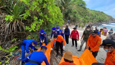 Polairud Polda NTB Evakuasi Jenazah Perempuan Ditemukan di Pesisir Lombok Utara
